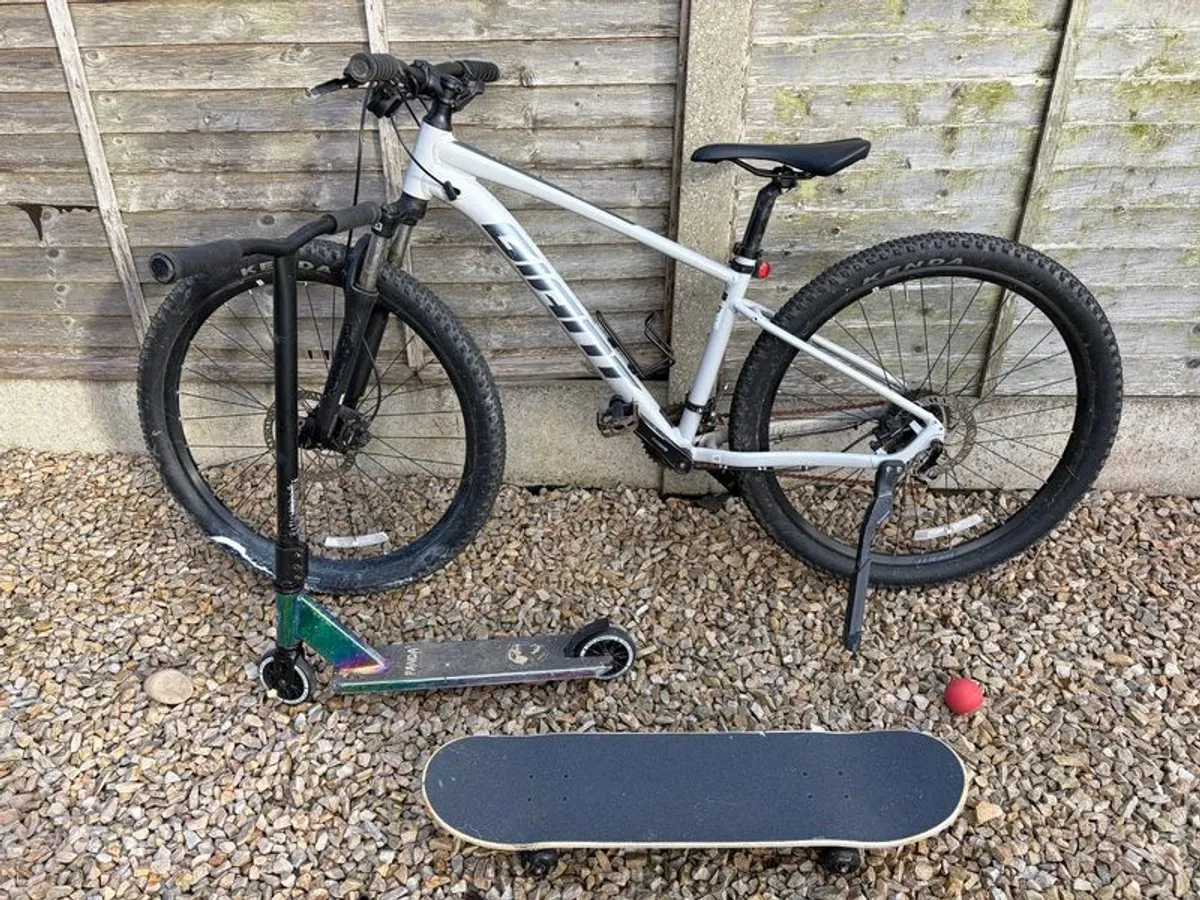 Giant Bike, Skateboard and Scooter - Image 1