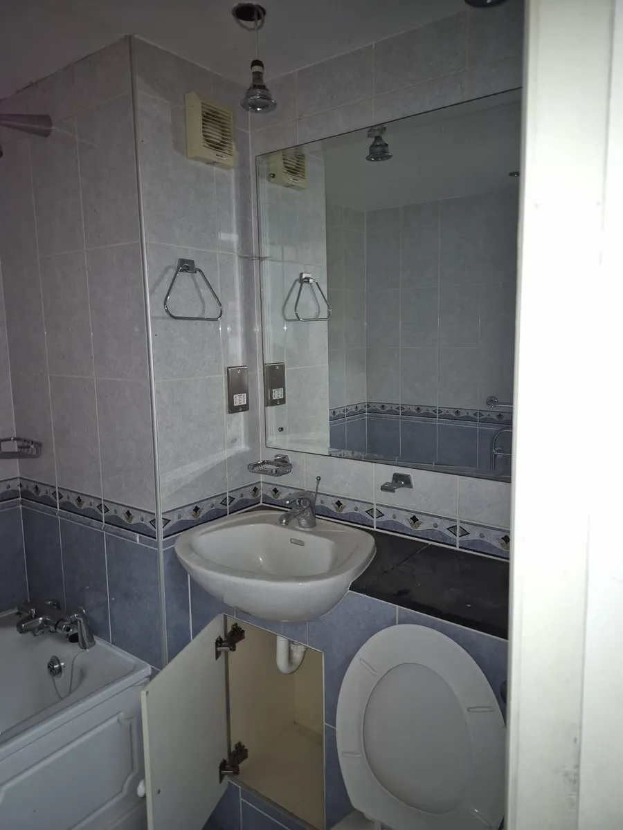 Bathroom Pods - Image 3