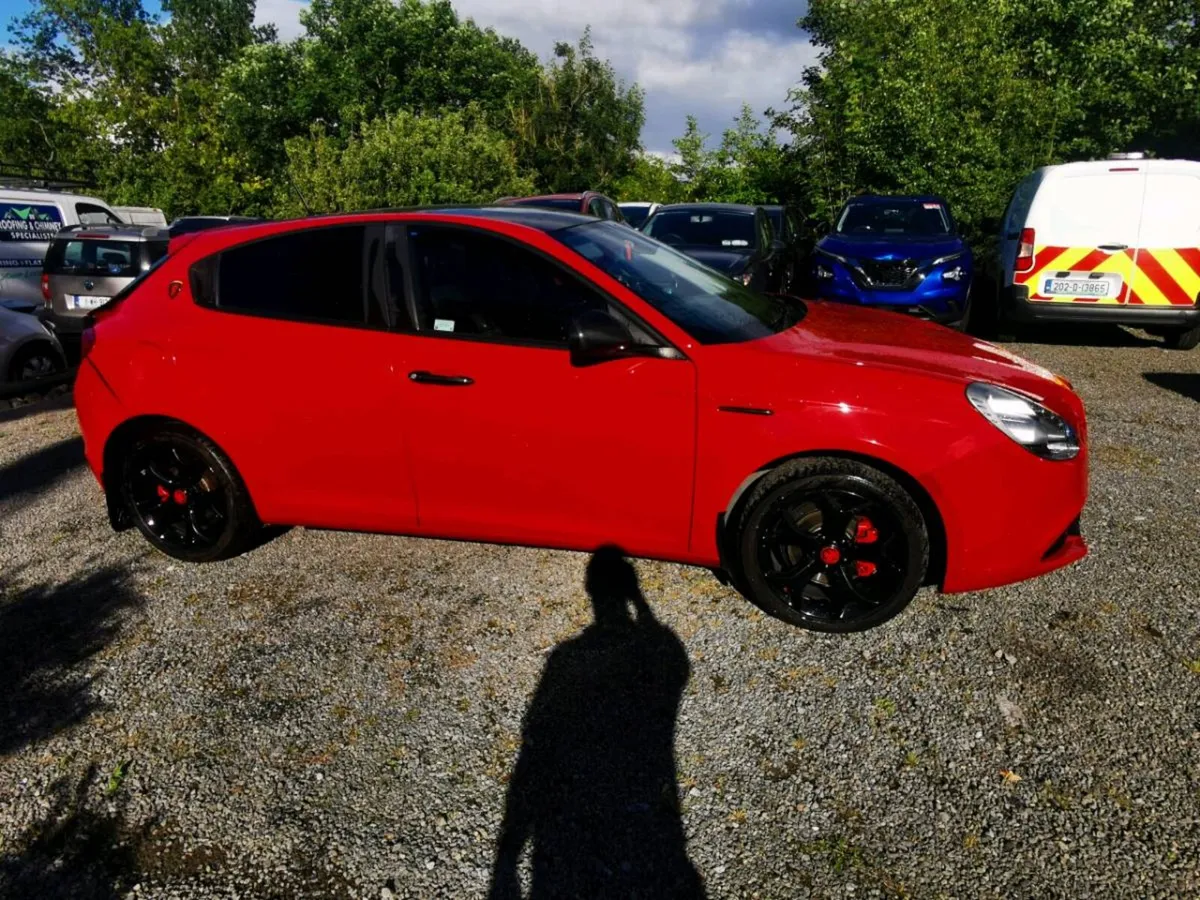 17 Alfa Romeo Giulietta - Image 4