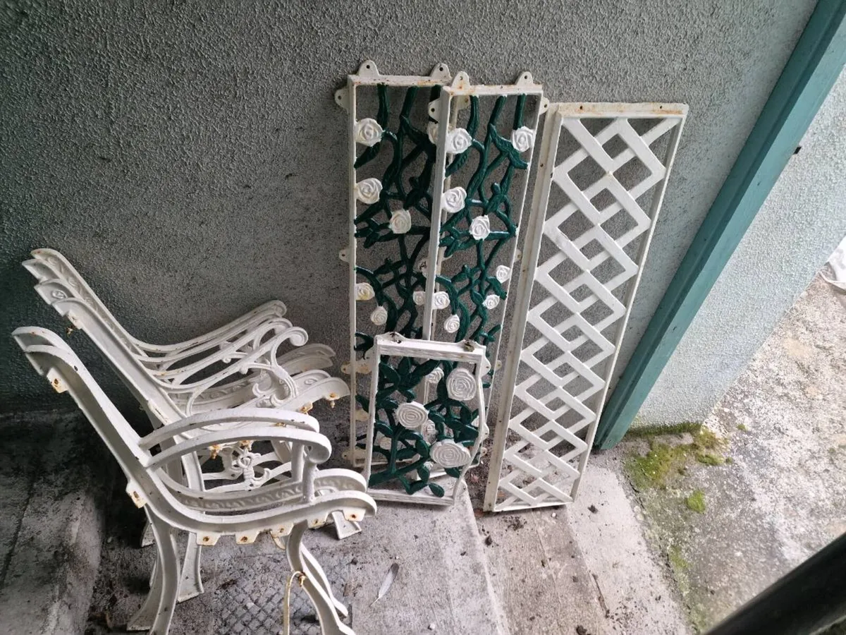Cast iron bench + table - Image 1