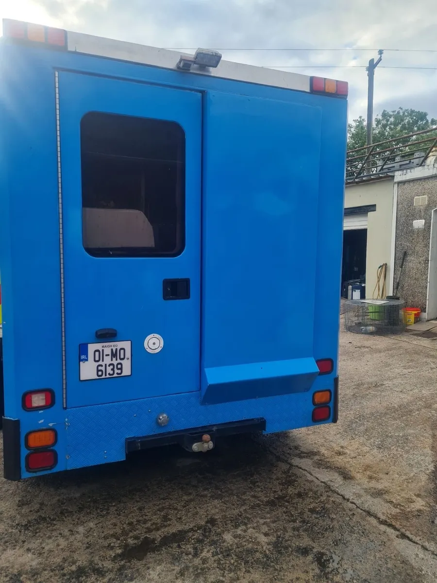 Camper Van - Image 4