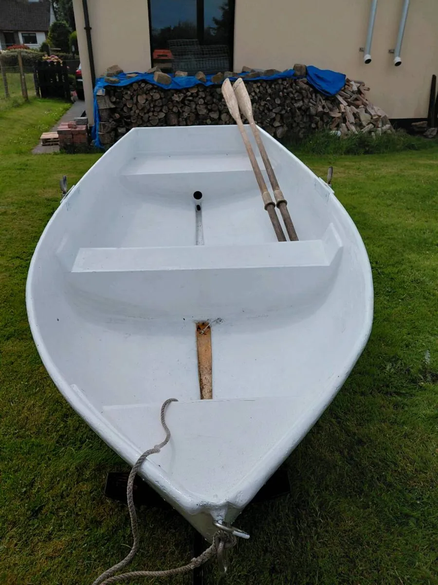 Boat and trailor - Image 1