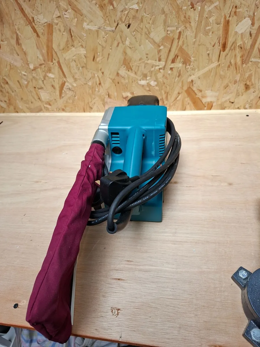 Makita belt sander 9404 - Image 2