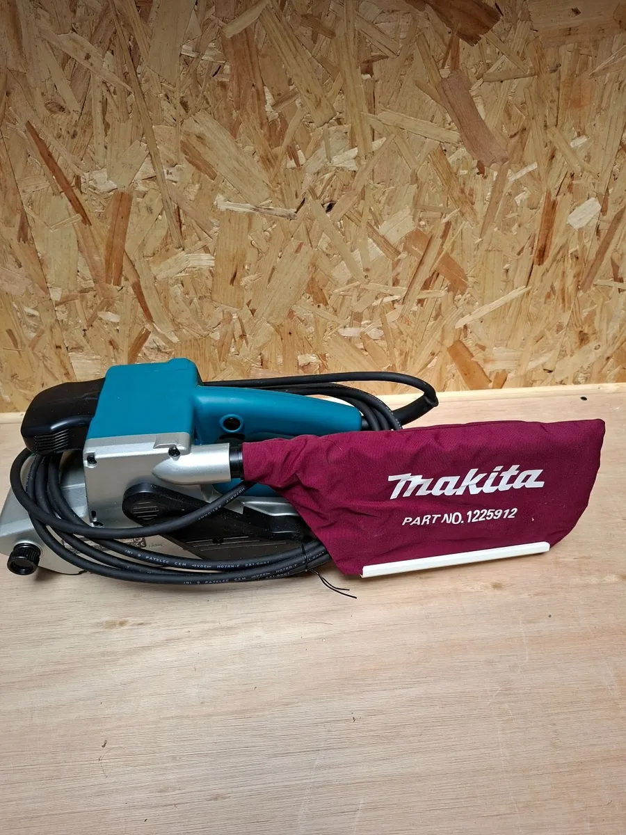 Makita belt sander 9404 - Image 1