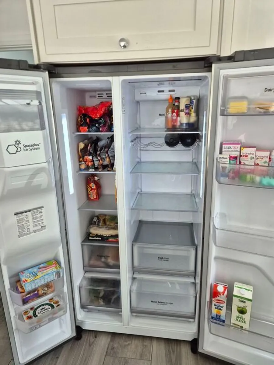 LG Fridge Freezer - Image 3
