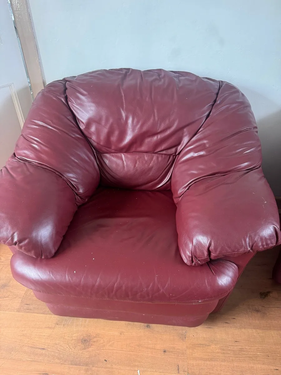 Burgundy Leather 3-seater sofa with two armchairs - Image 3