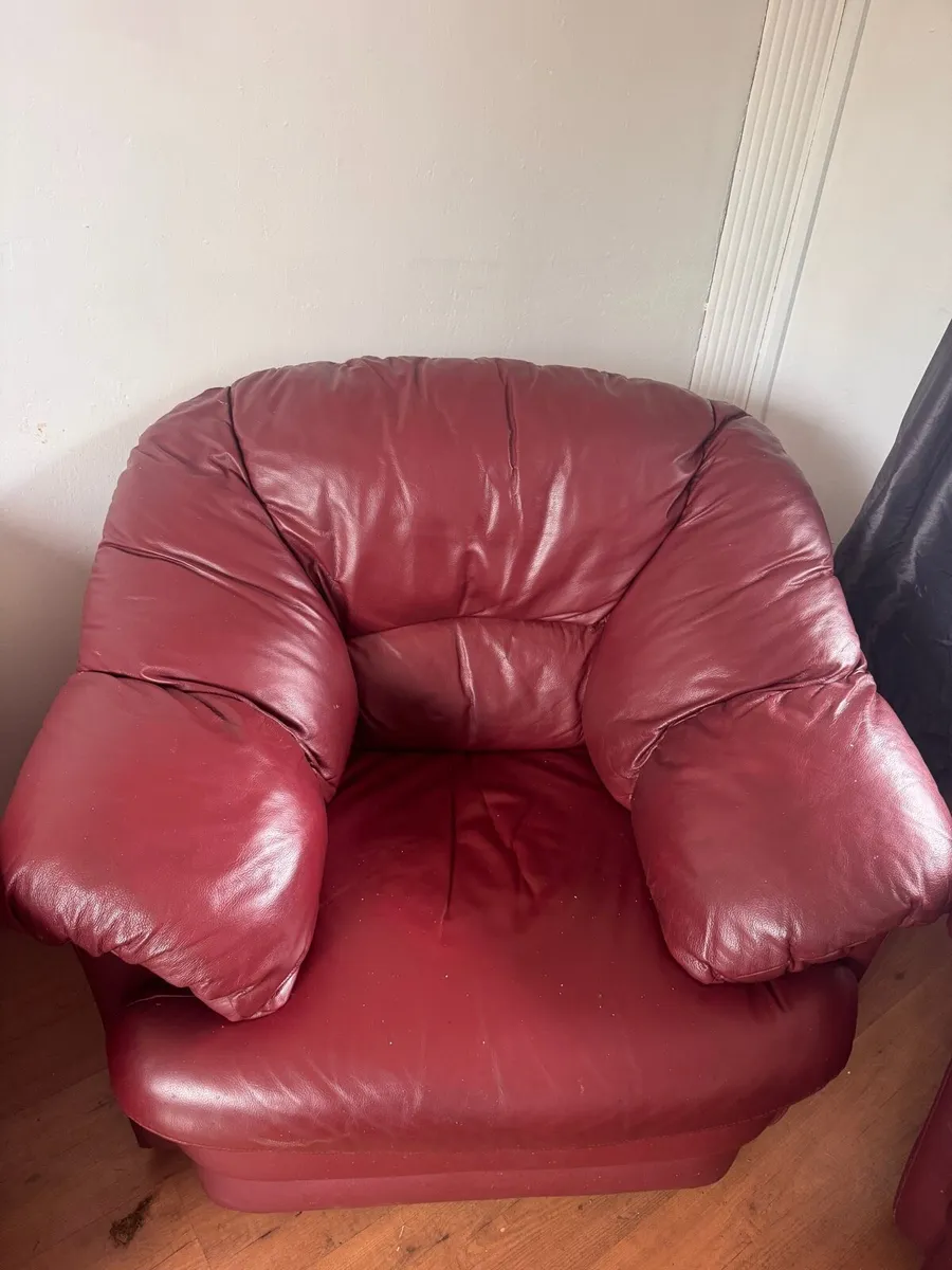Burgundy Leather 3-seater sofa with two armchairs - Image 2