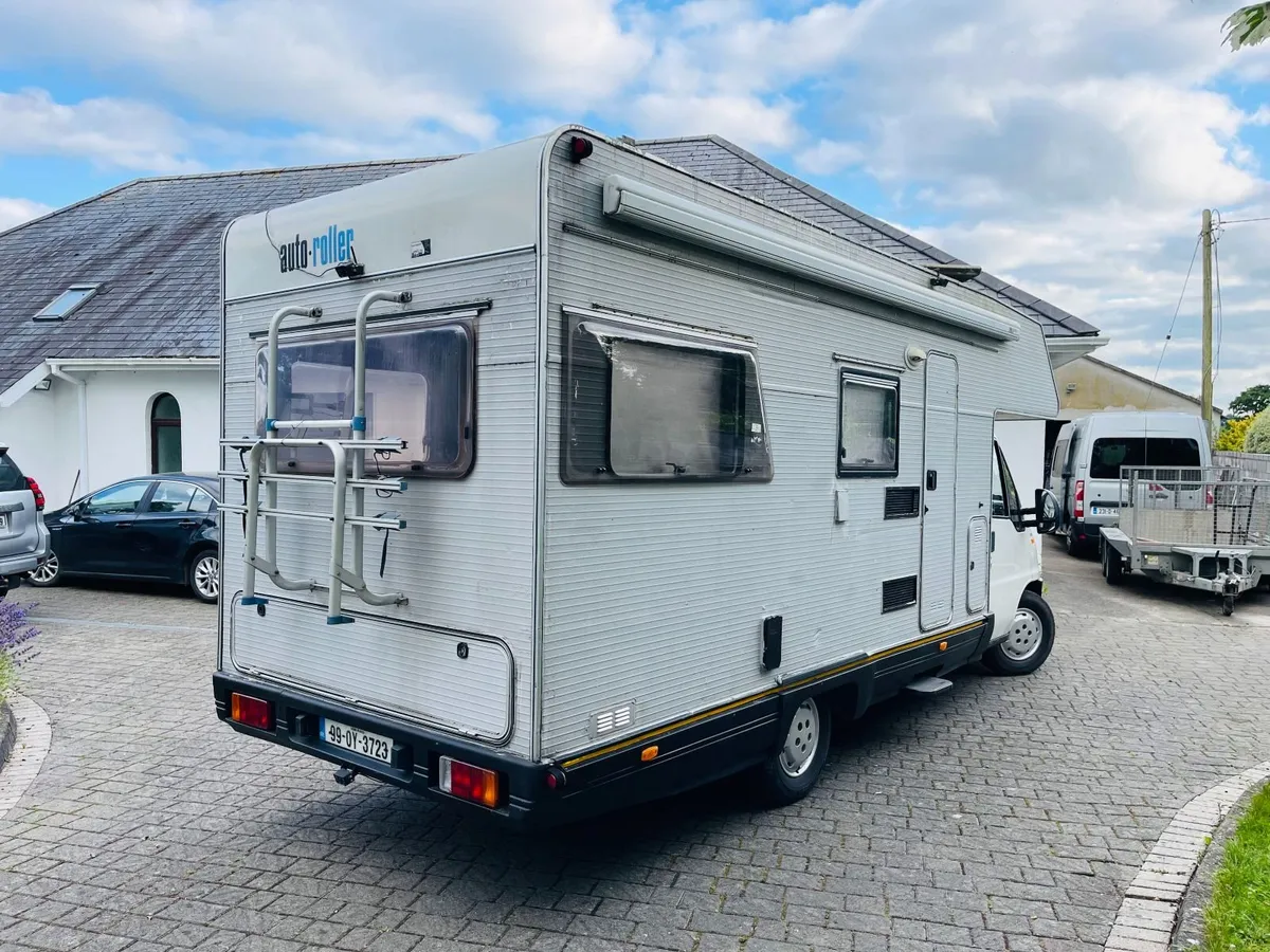 9-Seater Fiat Ducato 2.8 JTD 6-Berth Motorhome - Image 2