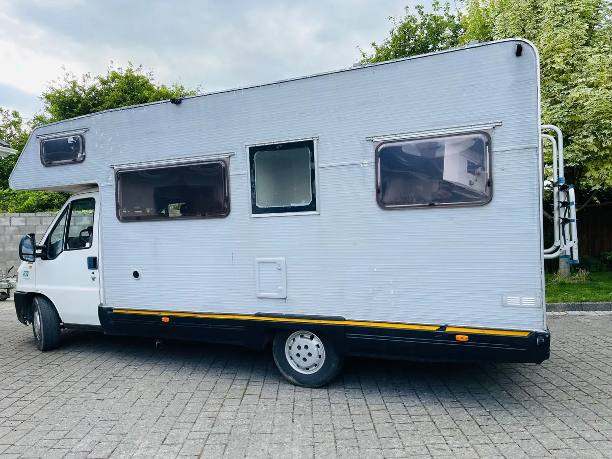 9-Seater Fiat Ducato 2.8 JTD 6-Berth Motorhome - Image 3