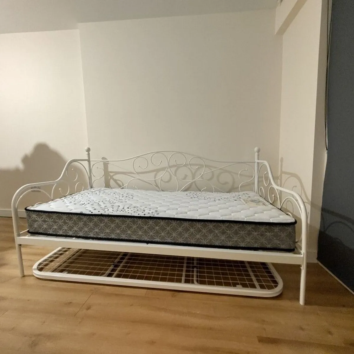 Daybed with Trundle & Mattress - Image 2