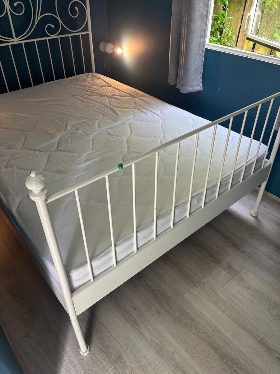 Double Bed - Image 4