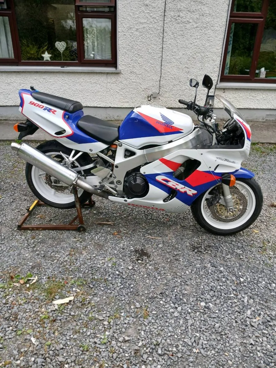 Honda CBR 900 Fireblade Twin Headlamp 1993 - Image 1