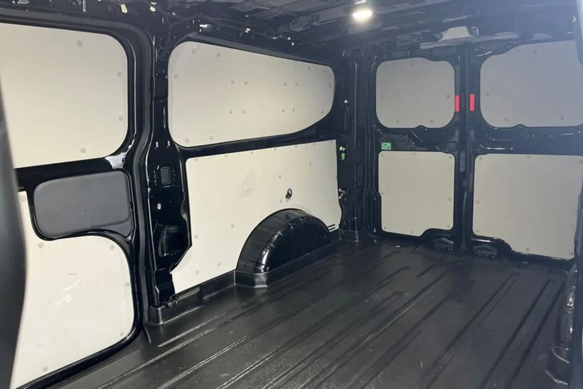 Ford Transit Custom LIMITED - Image 4