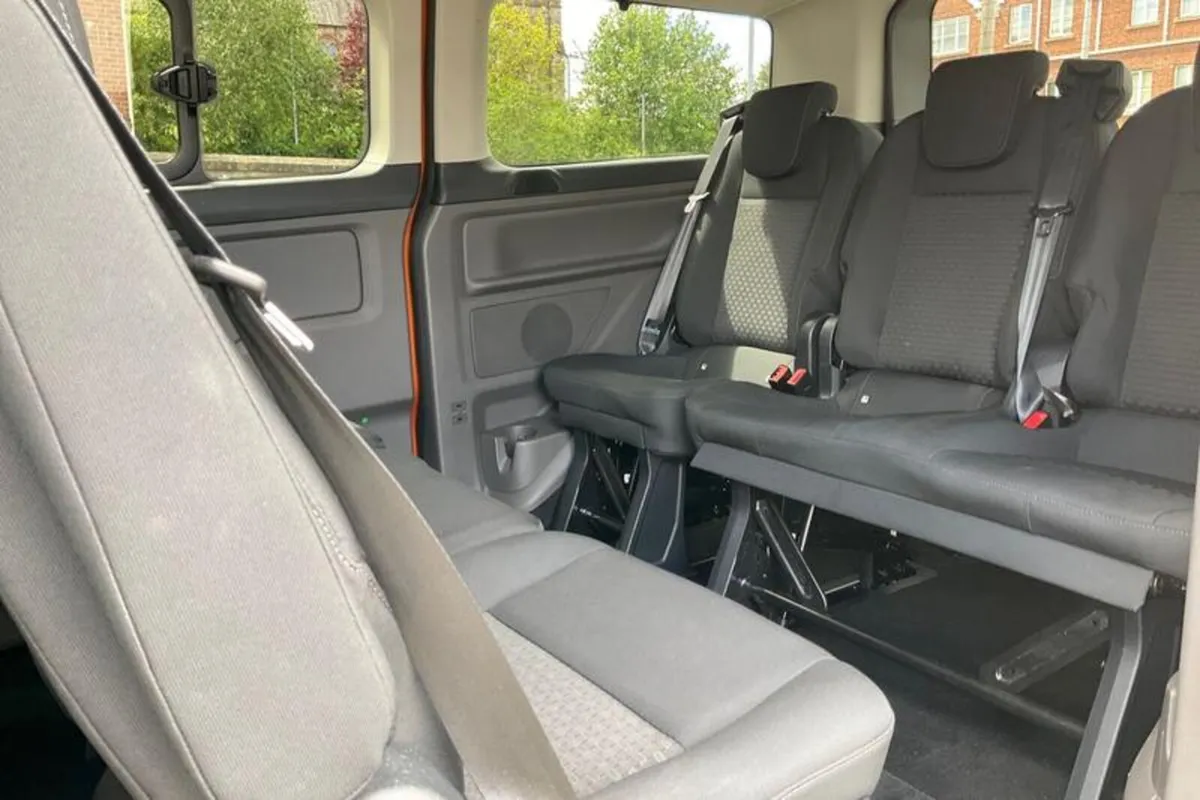 Ford Tourneo Custom 2.0 320 EcoBlue Zetec Minibus - Image 4