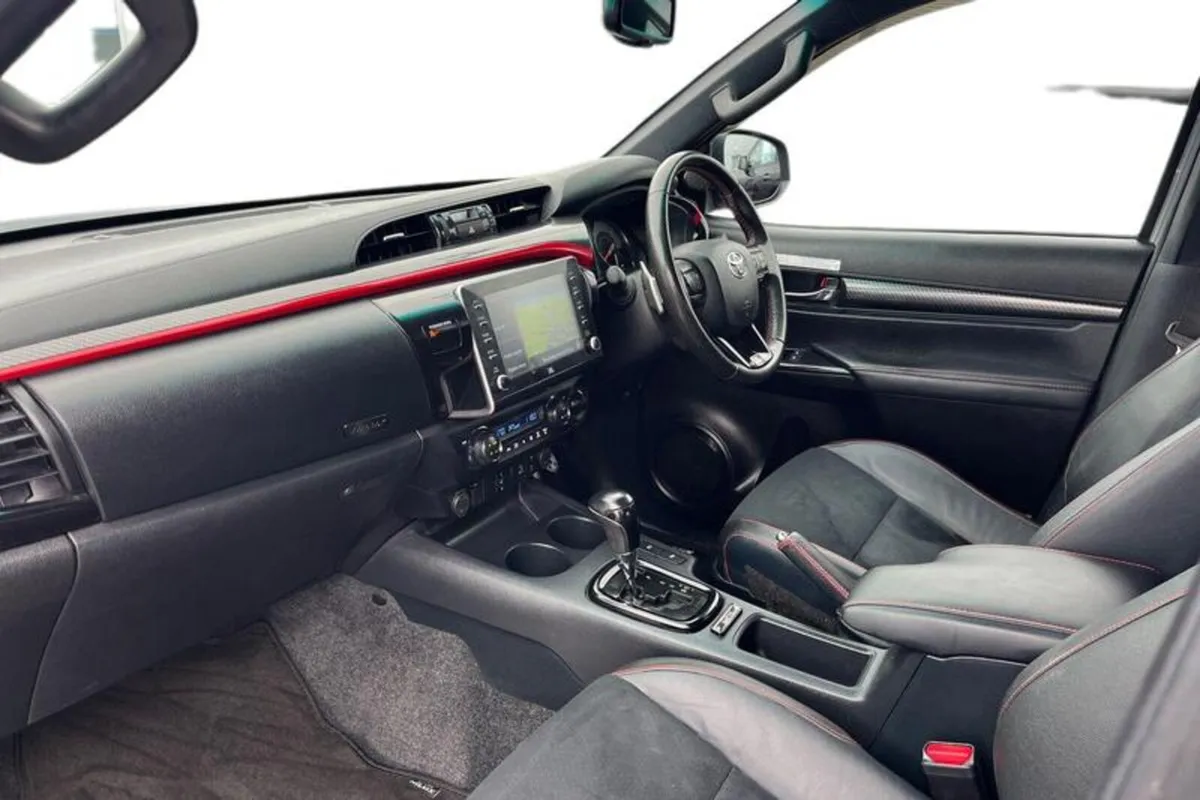 Toyota Hilux GR SPORT - Image 3