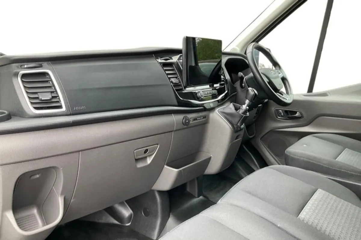 Ford Transit LIMITED - Image 3