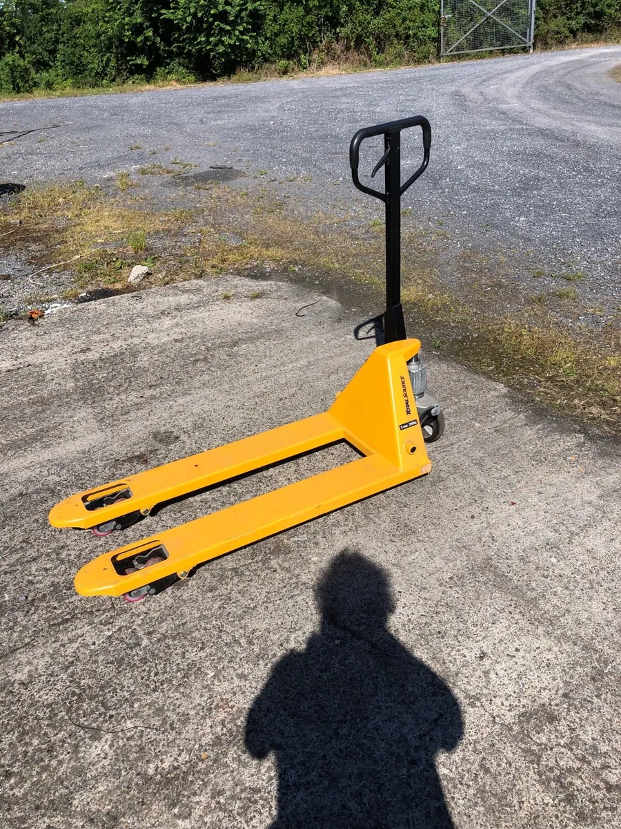 Pallet truck - Image 1