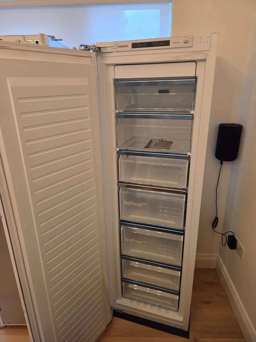 Siemens Integrated Freezer - Image 1