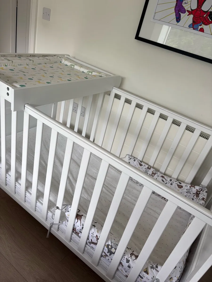 White baby cot with changing unit - Image 1