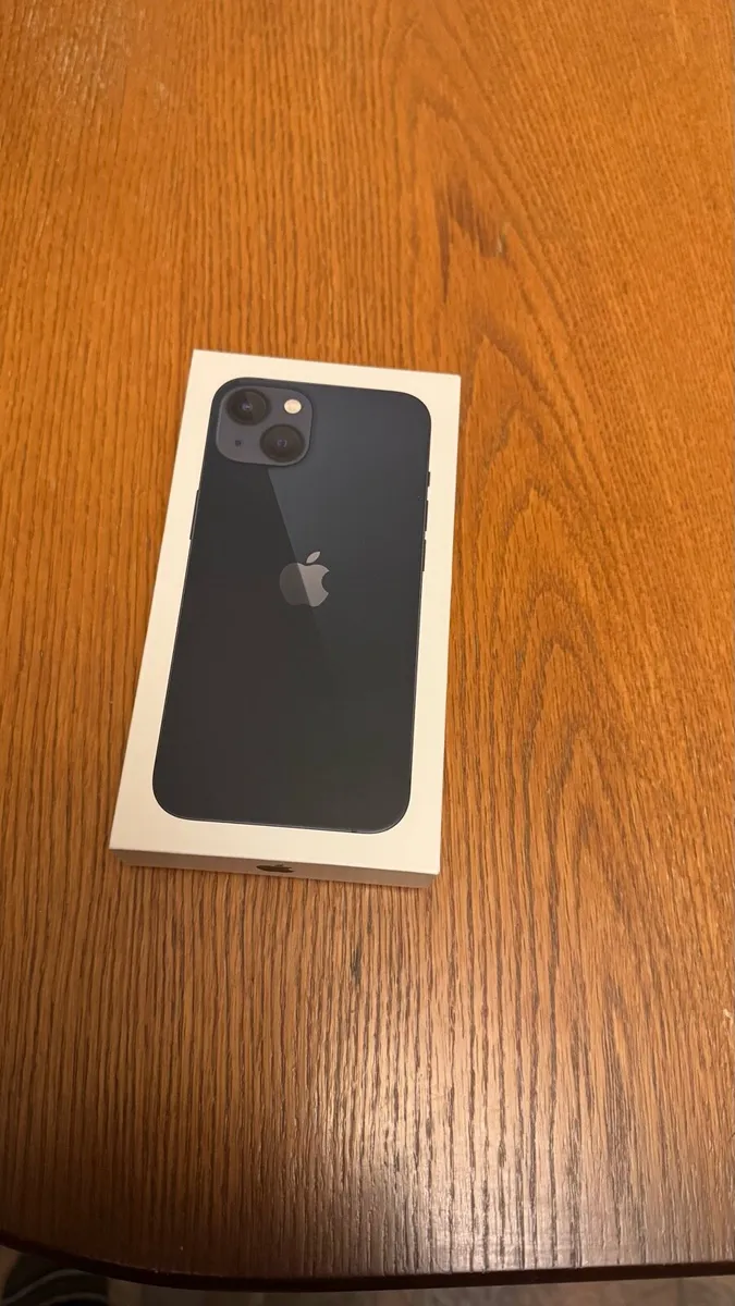 iPhone 13 - Image 2