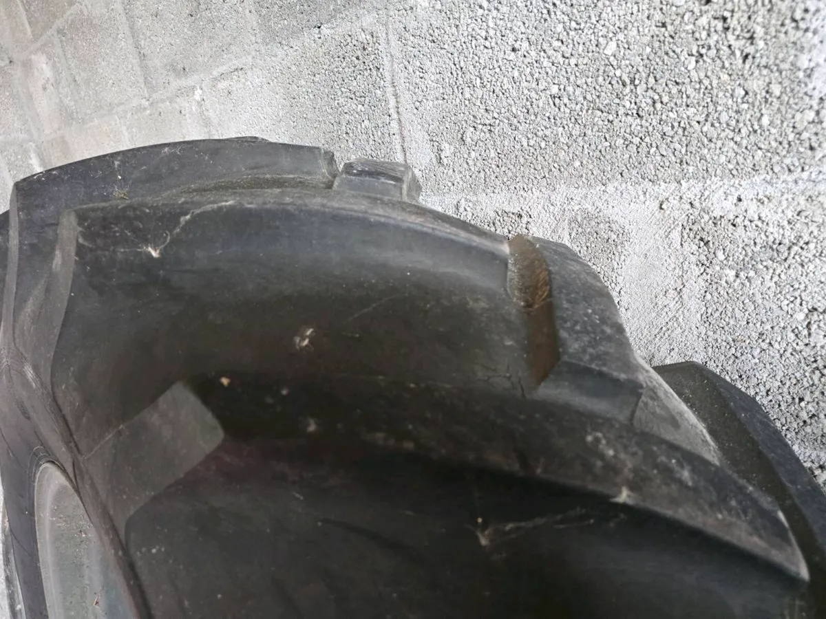 Zetor 6911 Wheels 16.9 / 14 - 30 - Image 4