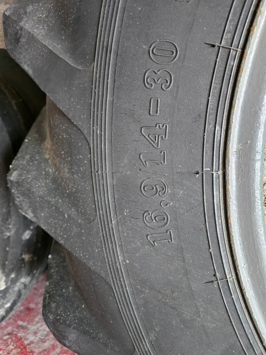 Zetor 6911 Wheels 16.9 / 14 - 30 - Image 2