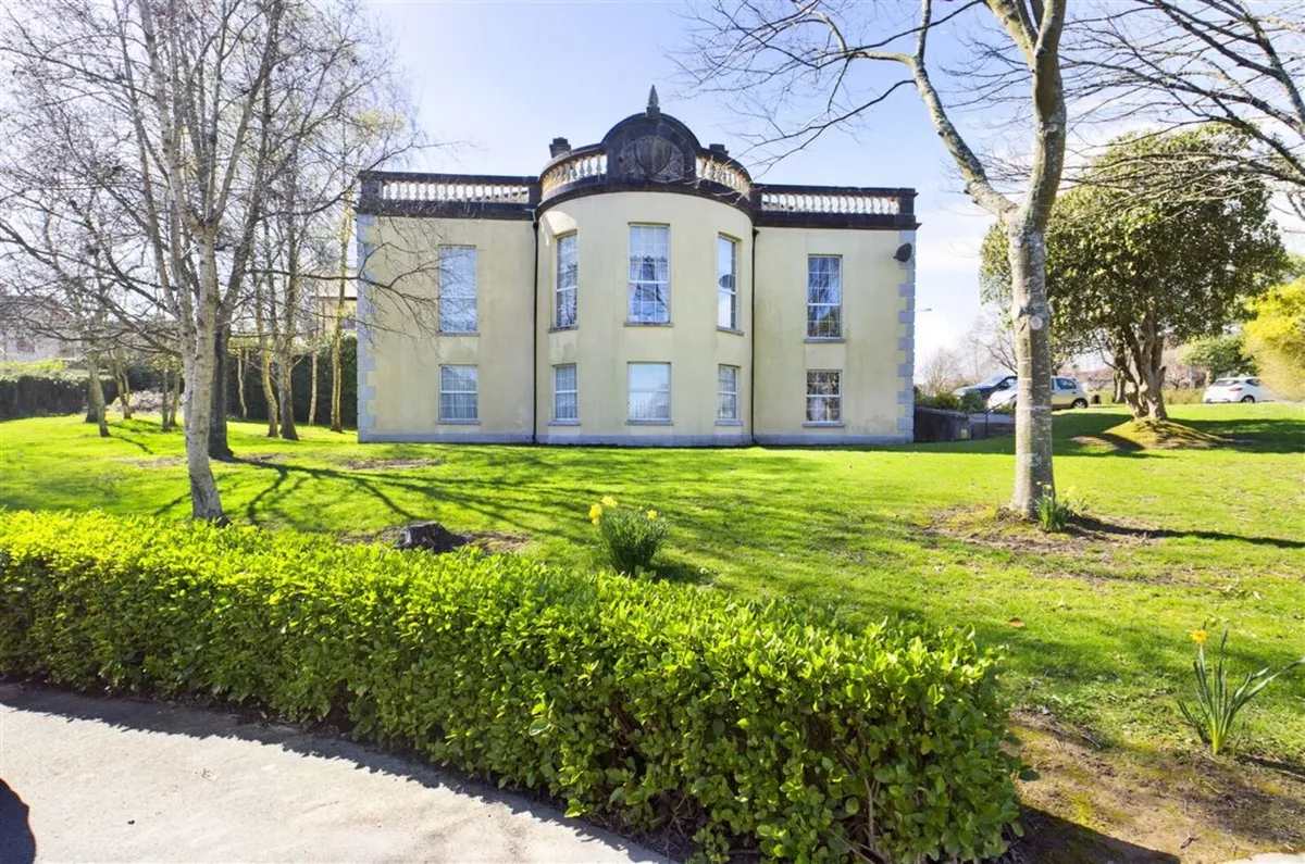 2 bed apartment to let / rent - Image 1