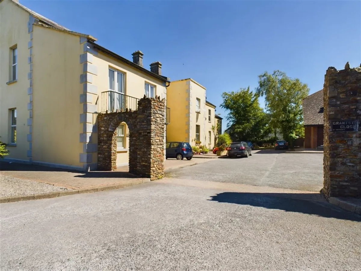 2 bed apartment to let / rent - Image 2