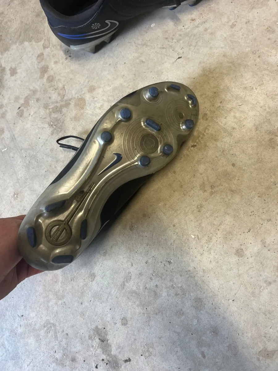 Nike tiempo size 12 - Image 2