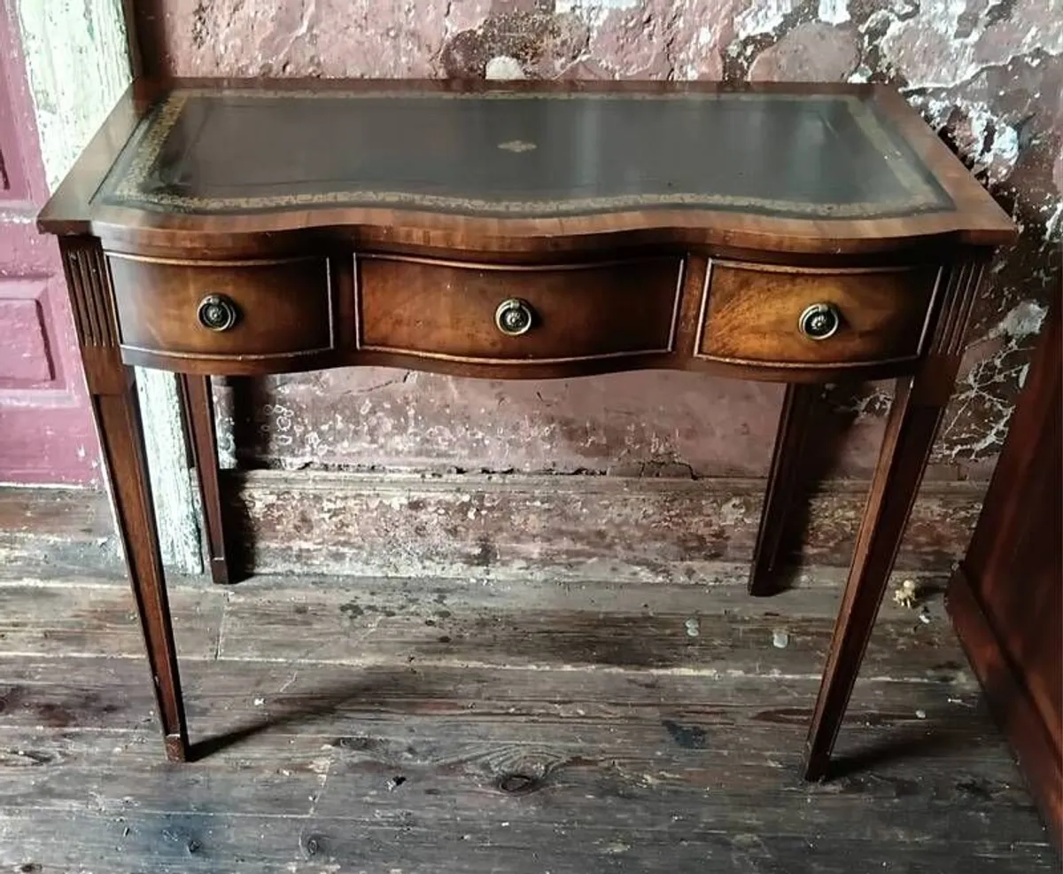 A Shereton serpentine Writing Desk - Image 2
