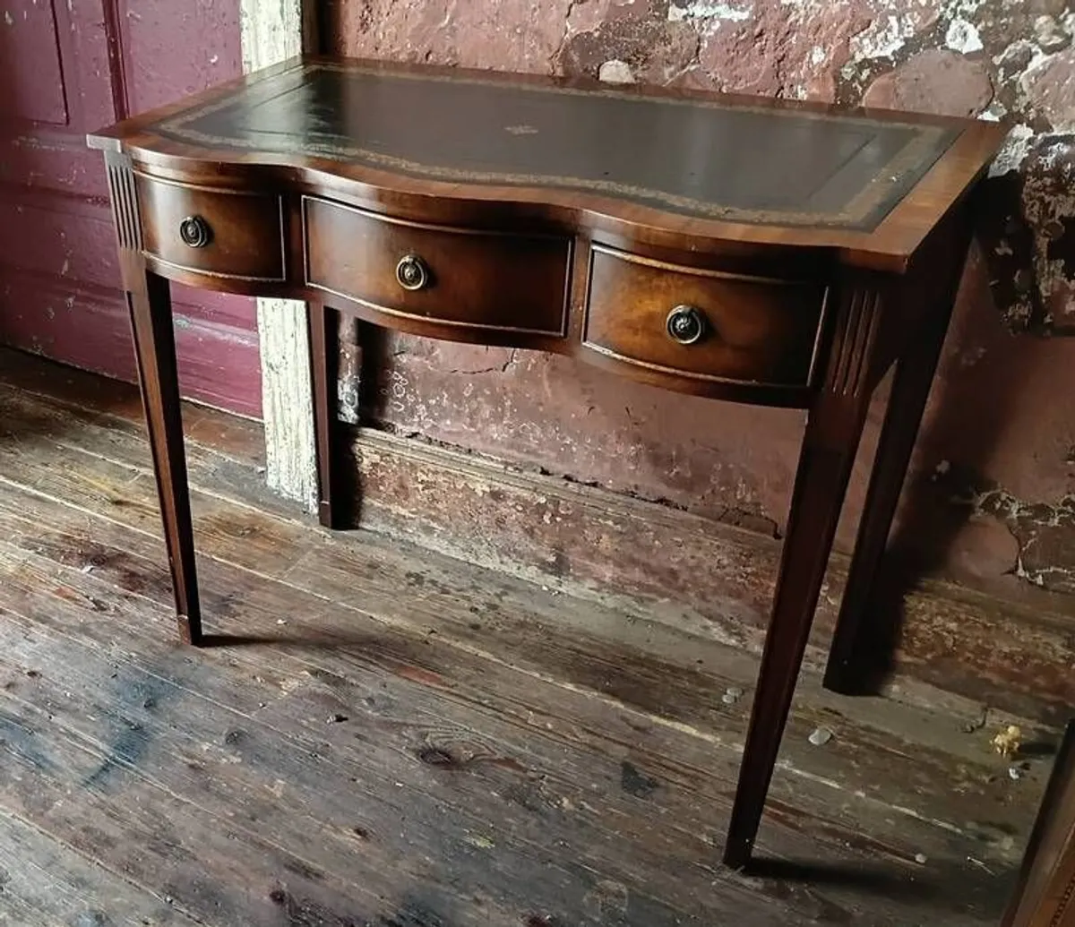 A Shereton serpentine Writing Desk - Image 3