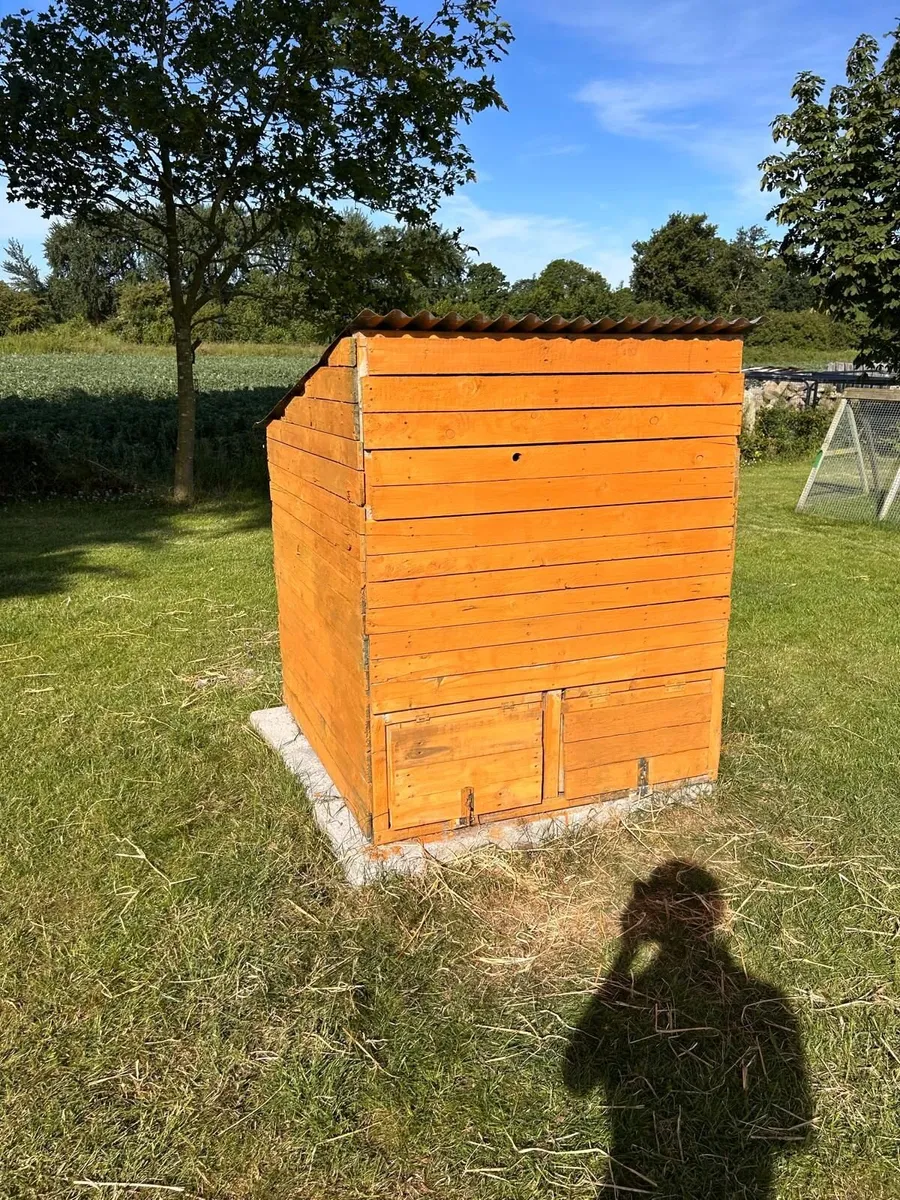 Hen / Rabbit House  x 2. €250 Each. - Image 4