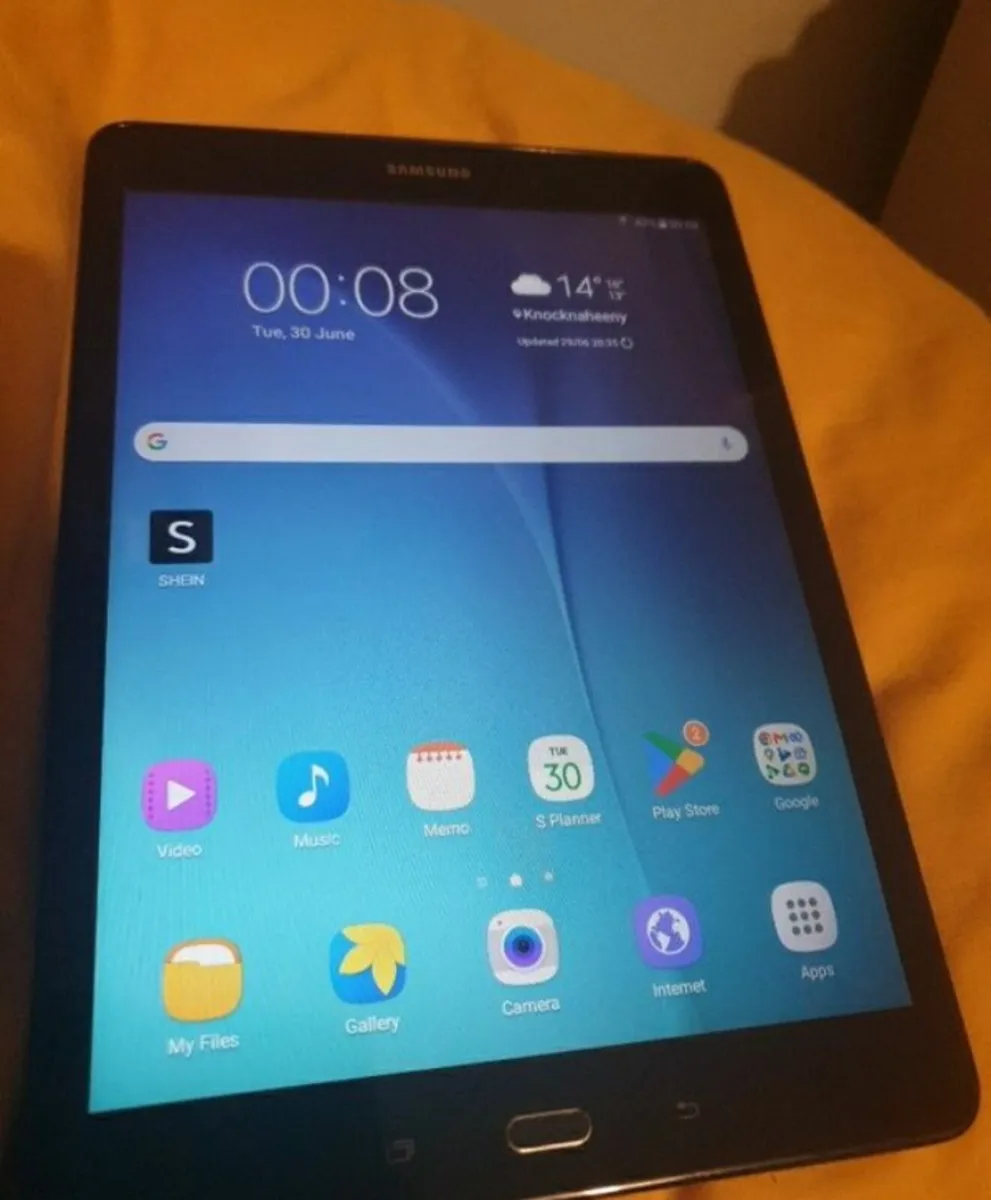8 SAMSUNG IPADS 3 FULLY WORKING 6 FOR PARTS - Image 1
