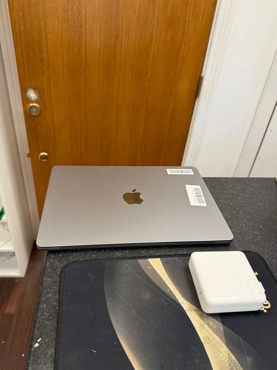 MacBook Air M2 A2681 Like new with charger - Image 3