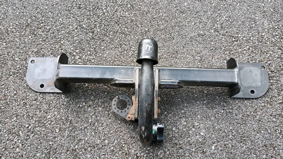 Towbar BMW E90 - Image 1