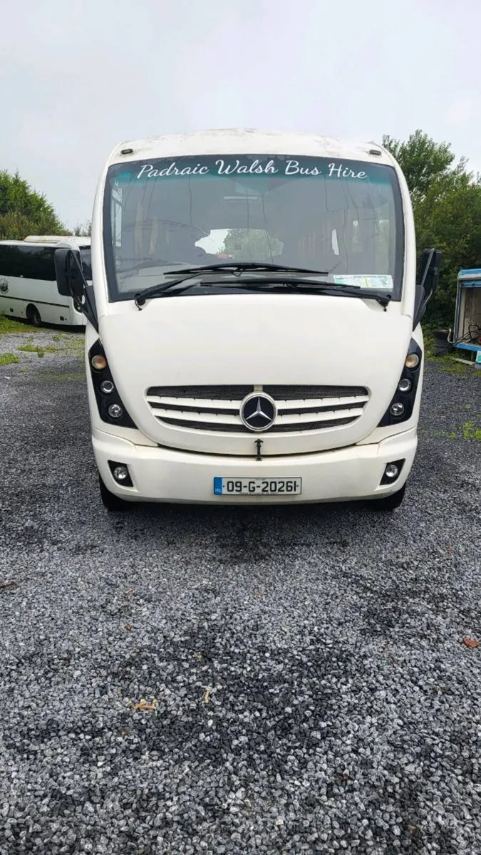 Bus - Image 1