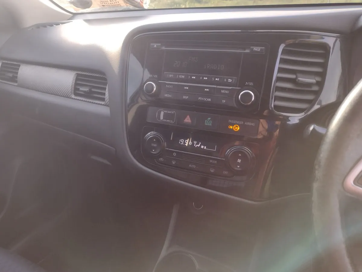 Mitsubishi Outlander 2015.      4 WD - Image 2
