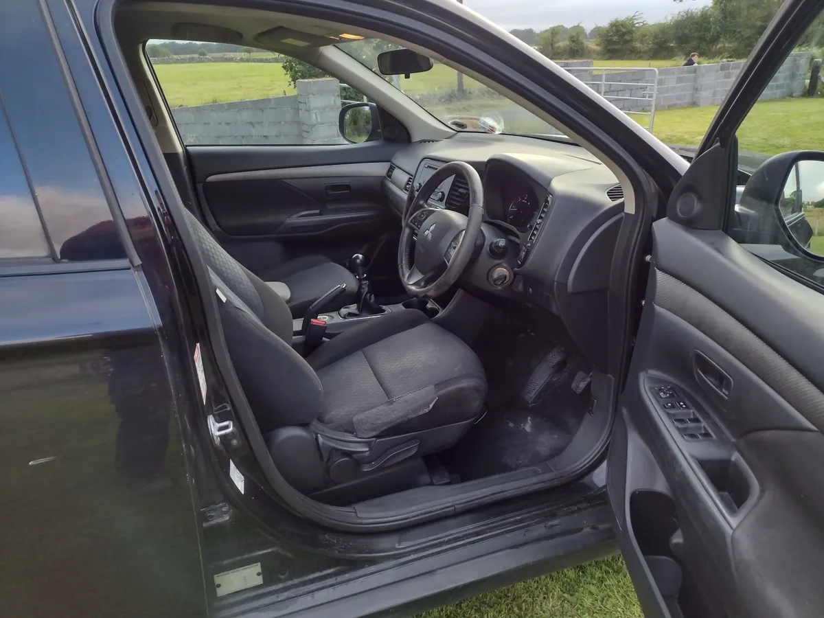 Mitsubishi Outlander 2015.      4 WD - Image 4