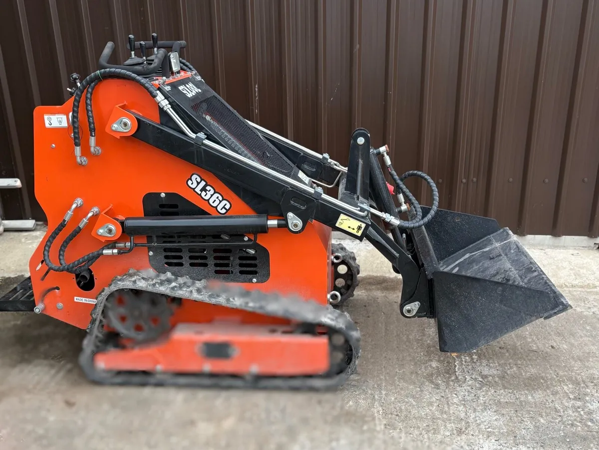 Tracked Pedestrian Skid Steer Diesel . Unused . - Image 4