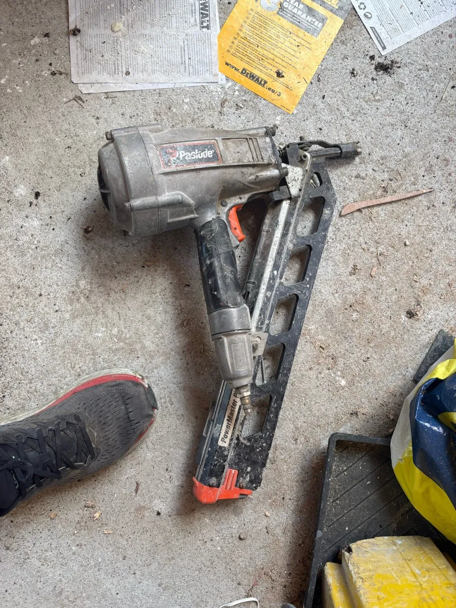 Assortment of tools - Image 3