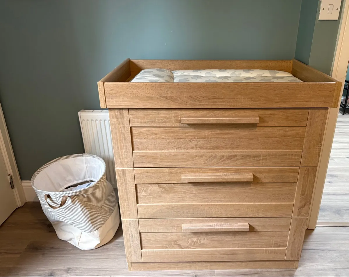 Changing table / dresser - Image 1