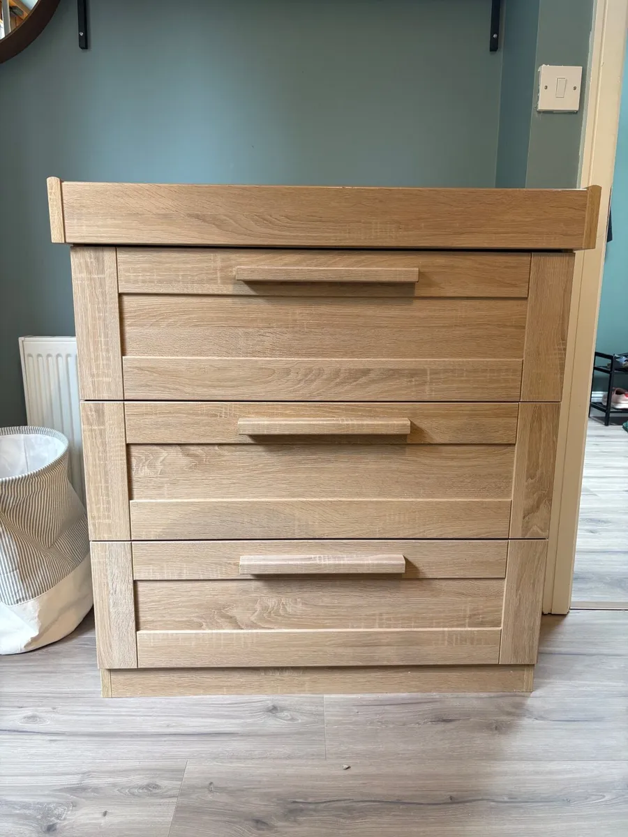 Changing table / dresser - Image 2