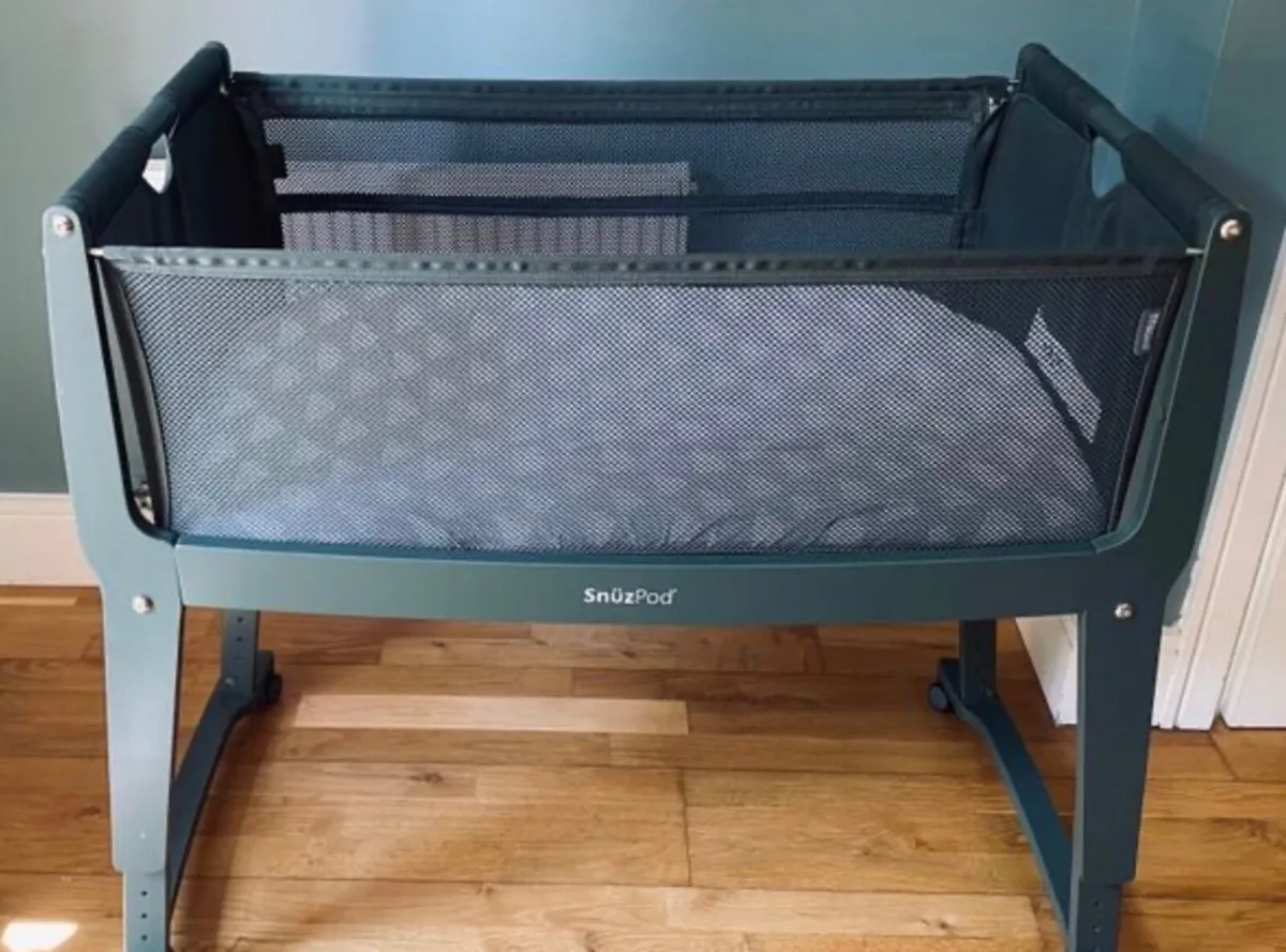 Bedside crib/ bassinet