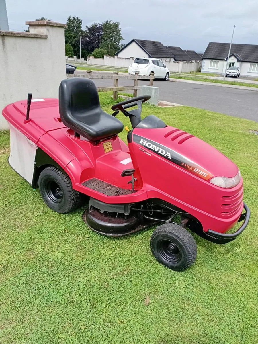 Ride on lawnmower - Image 2