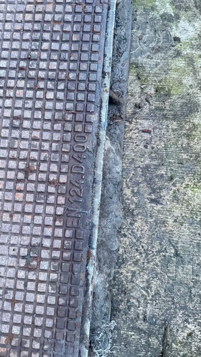 4no Manhole covers - Image 2