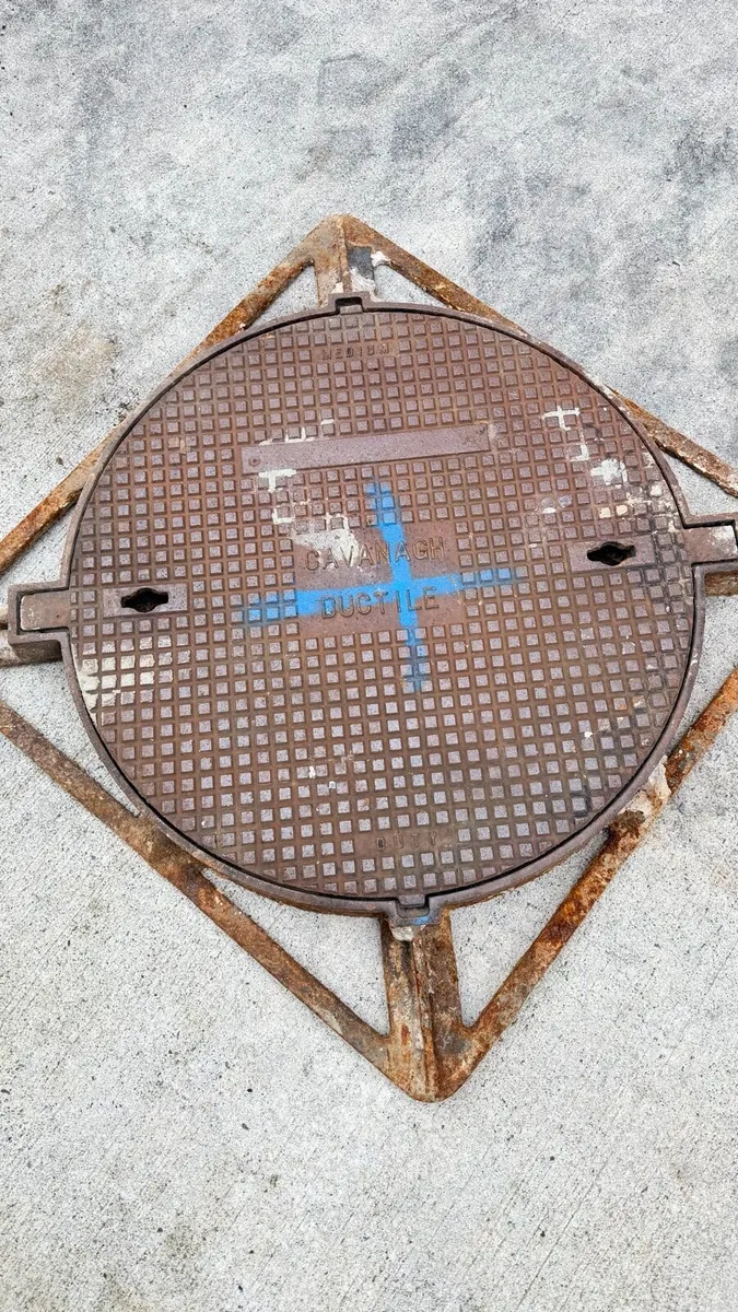 4no Manhole covers - Image 3