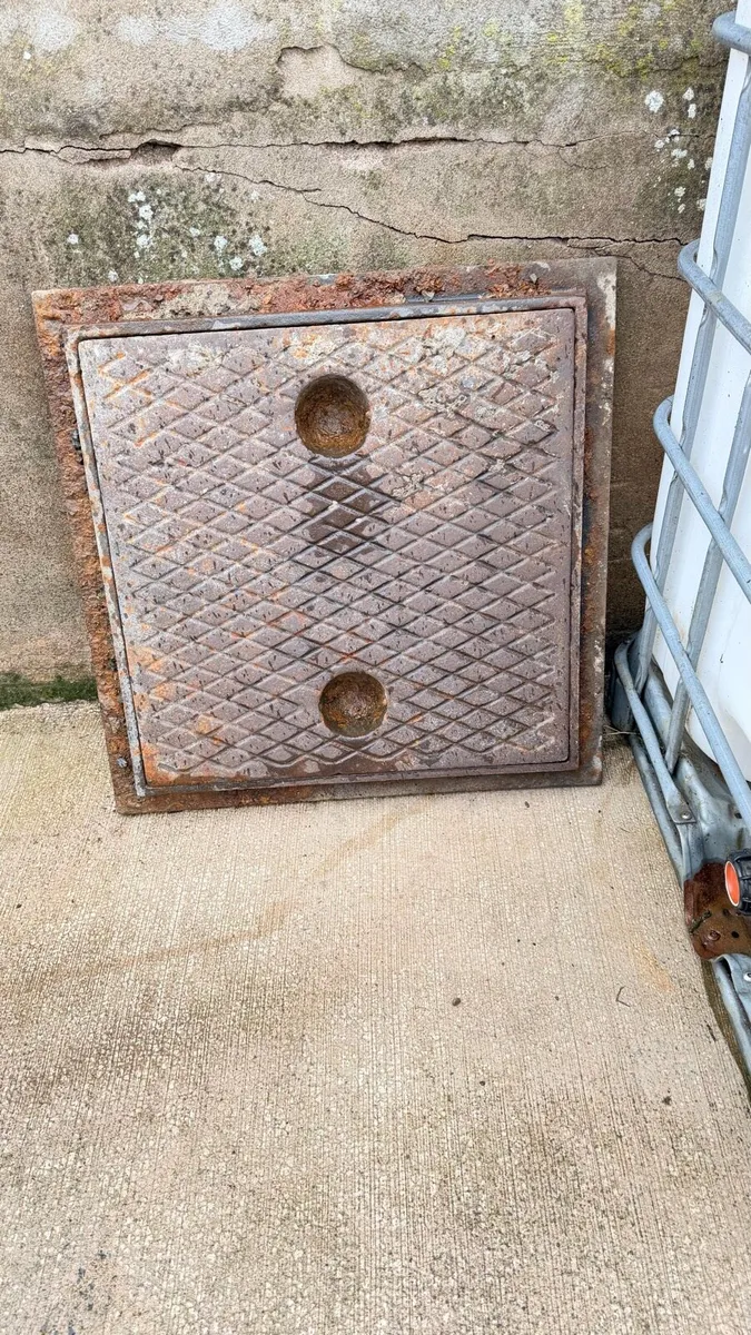 2no Manhole covers - Image 3