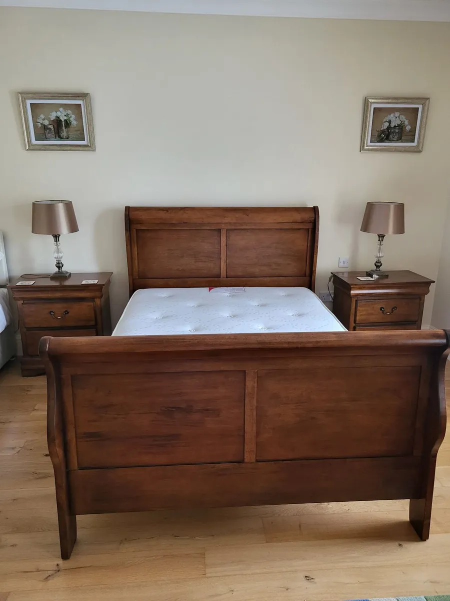 Double bed frame, 2 lockers as new - Image 2