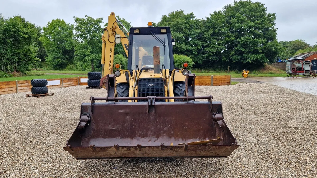 FORD 655 4wd BACKHOE, 5400 hours - Image 3