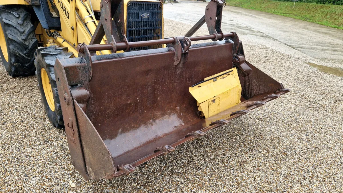 FORD 655 4wd BACKHOE, 5400 hours - Image 4